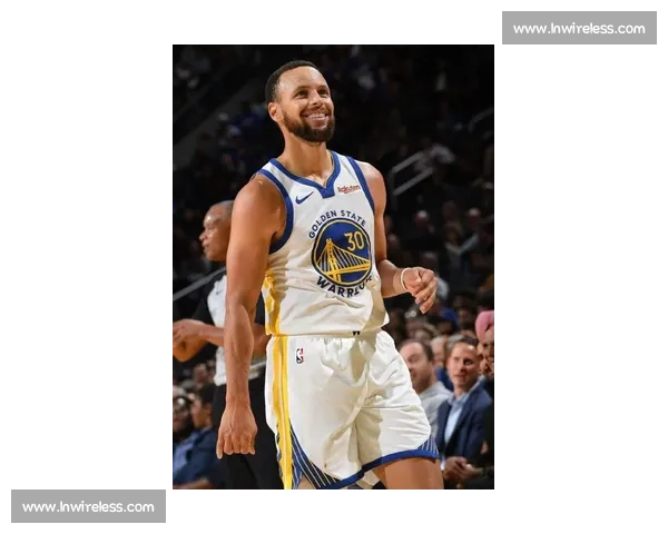 库里的三分弧线：我和搭子的十年青春修行